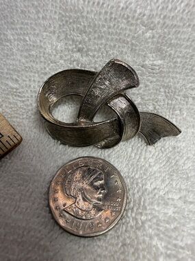 Silver-Tone Ribbon Knot Brooch - Elegant Women's Jewelry